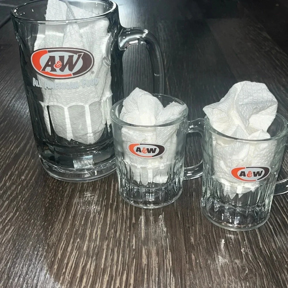 Other - Vintage A&W glasses- set of 3 1 tall and 2 little